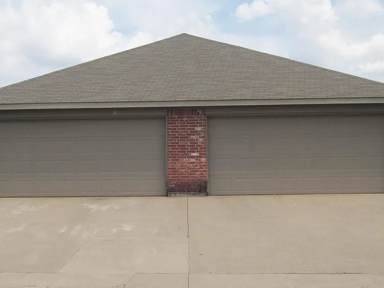 300 Robin St — Photo 16