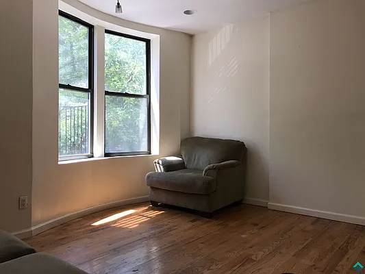 Rented by EXR | media 4