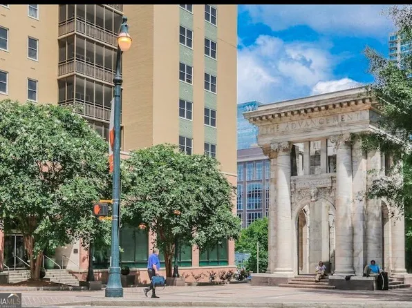 300 W Peachtree St NE Unit 20D, Atlanta, GA 30308