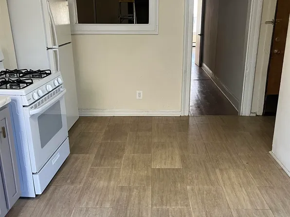 527 Willow Avenue image 2 of 9