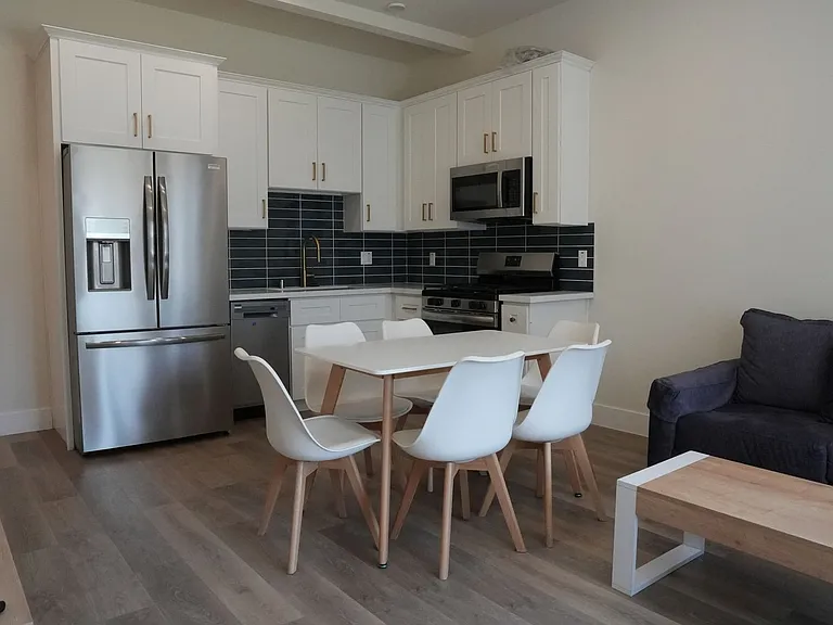 2712 Menlo Ave — Photo 3