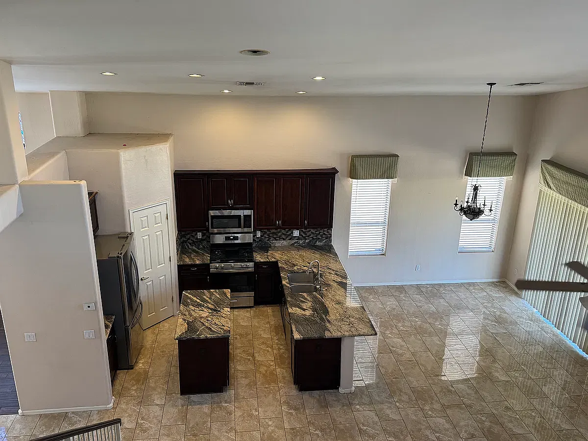 4 bed, 2.5 bath, 2600 sqft, $2,799 — Photo 2