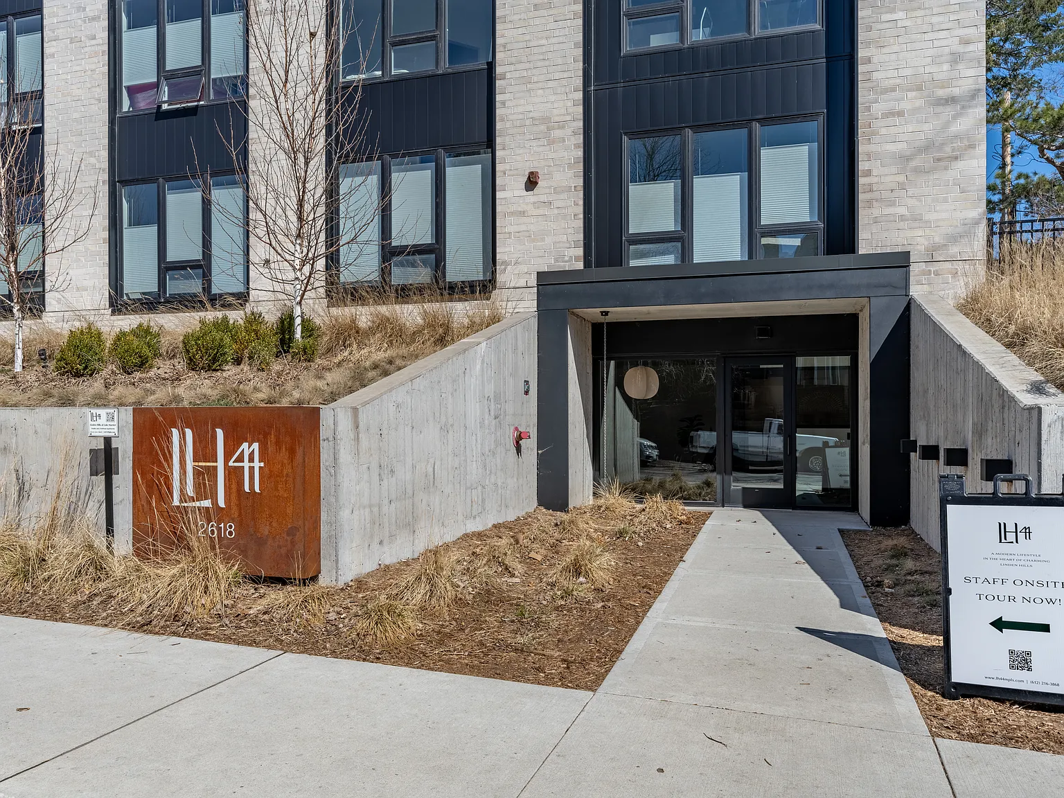 LH44 — Photo 3
