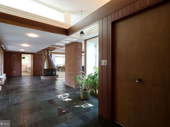 5th image of 515 W Park Ave