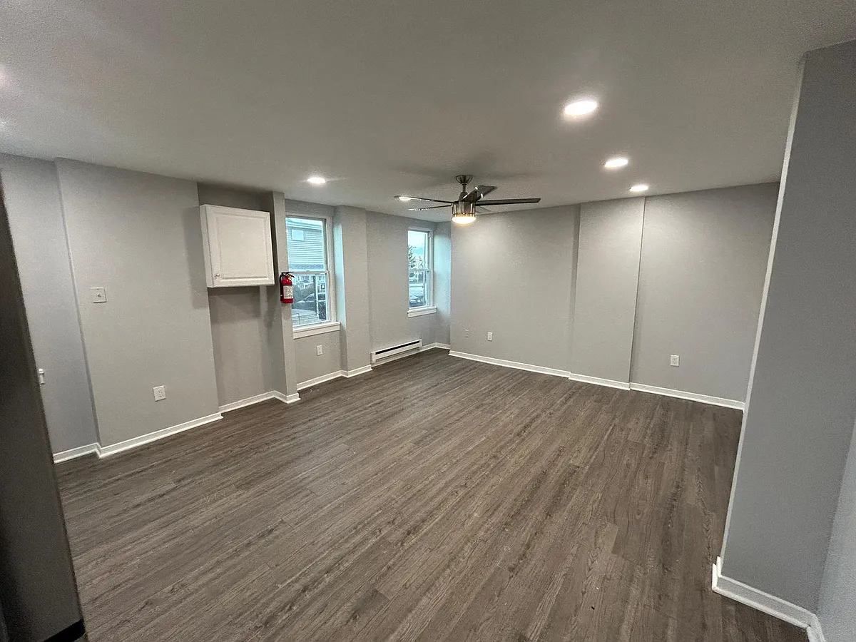 Building Photo - 334 S Main St #1C