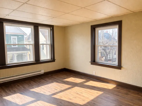 345 1st St #3, Slatington, PA 18080