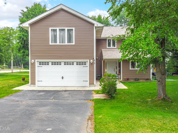 812 East Blvd, McHenry, IL 60051