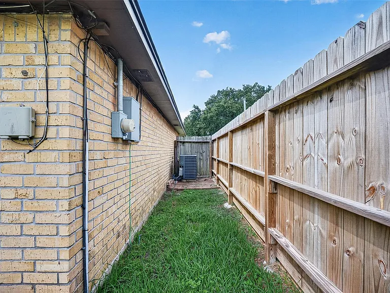 3602 Cedarcrest Dr — Photo 27