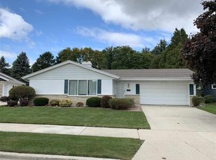 1672 Atlanta Cir, Manitowoc, WI 54220