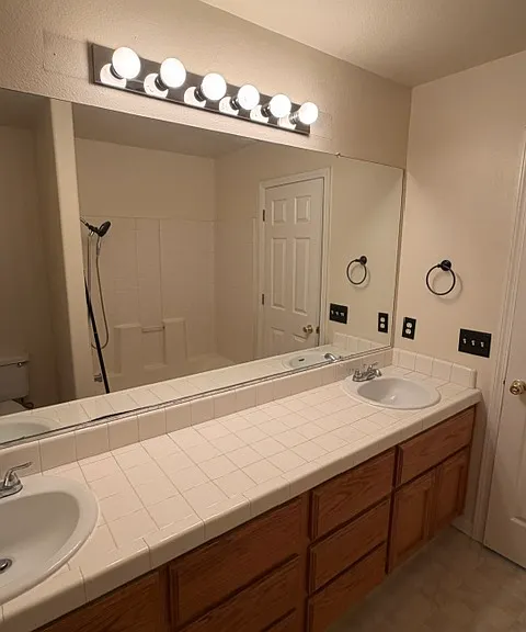 1930 Everett Ct — Photo 21