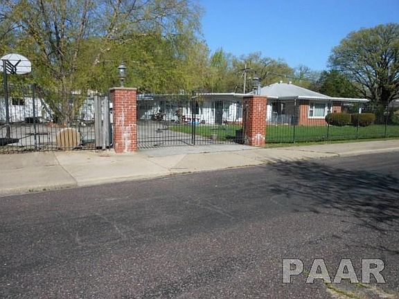 2nd image of 913 W Meadows Pl
