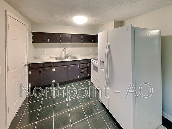 4th image of 4940 Chivalry Dr