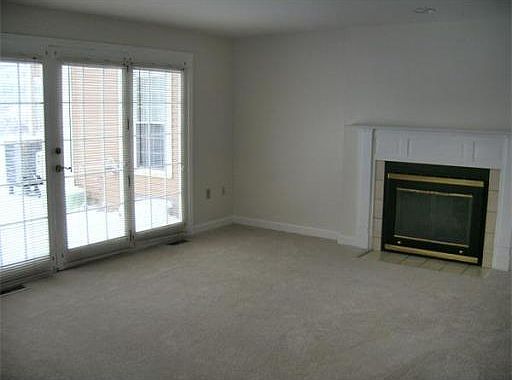 4th image of 14 Essex Green Ln