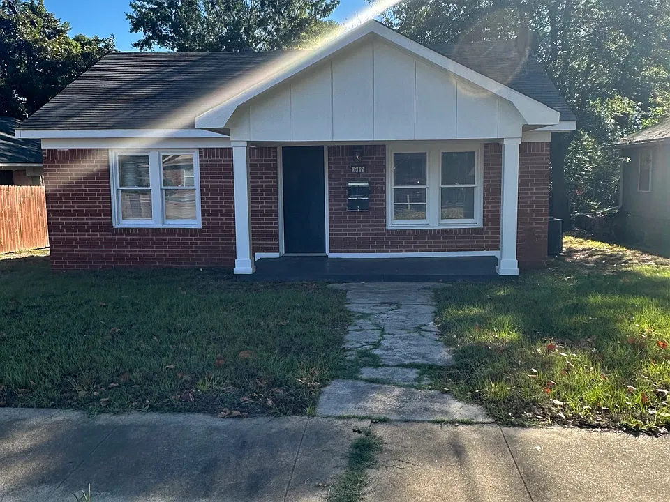 617 N Trinity St