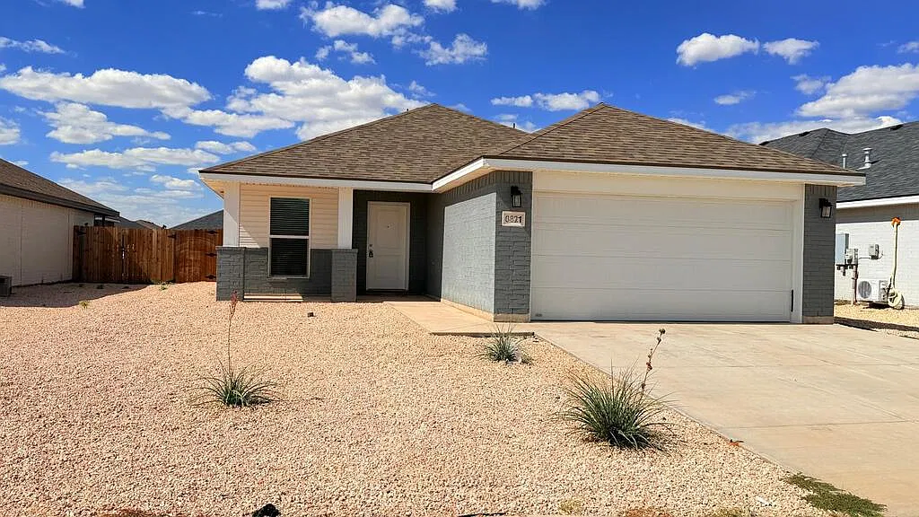 3 bed, 2.0 bath, 1270 sqft, $2,300 — Photo 1