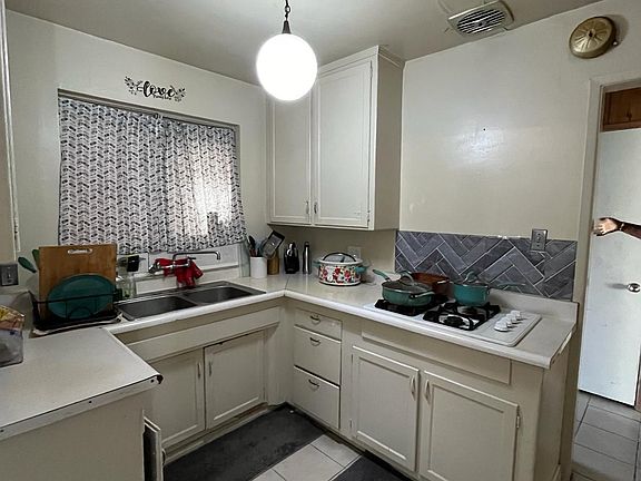 2nd image of 44146 Fern Ave