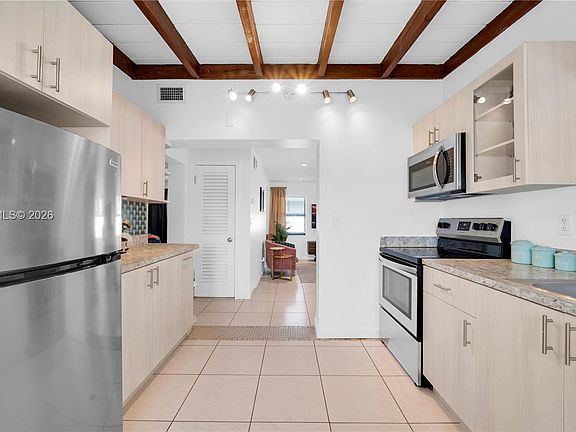 2nd image of 1704 Rodman St #3
