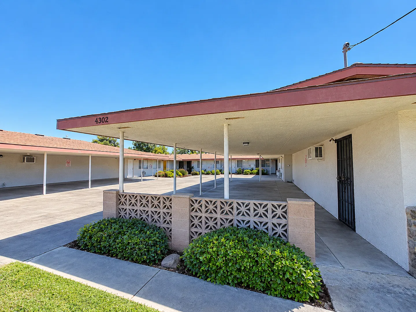 4302 - 4312 E Sierra Madre — Photo 2