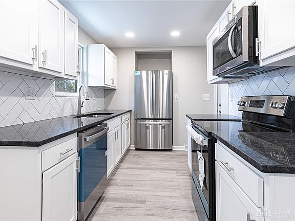 4th image of 375 Lincoln Dr
