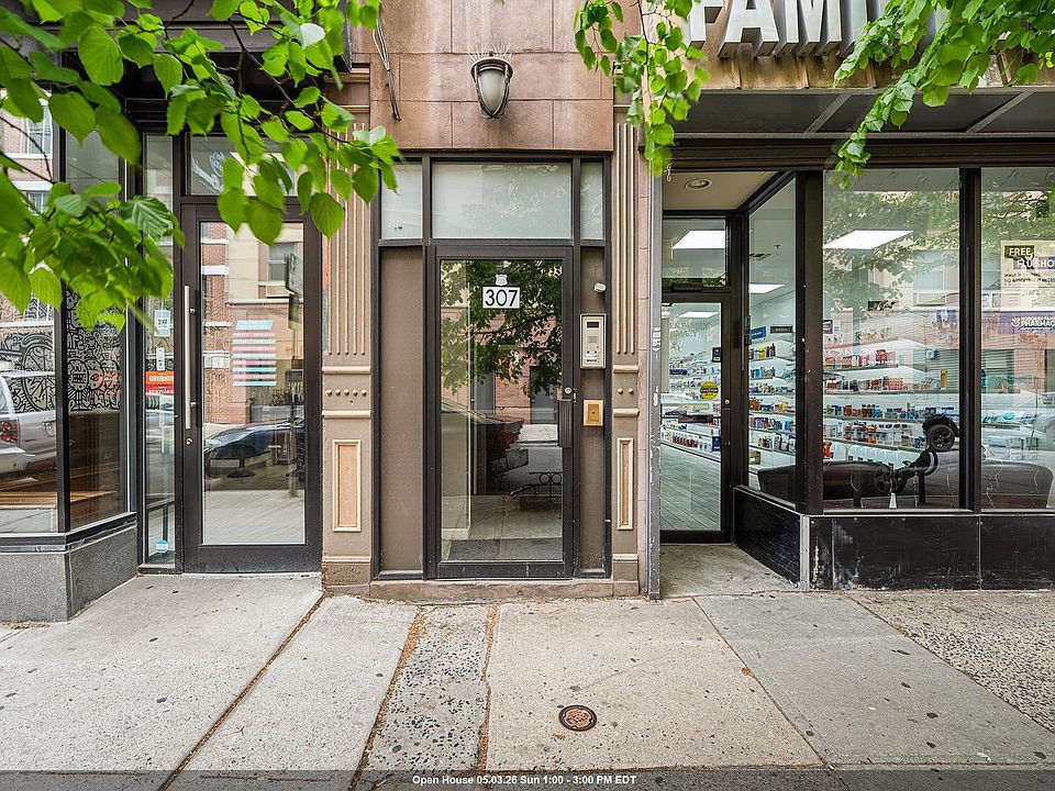 1st image of 307 1st St APT 2