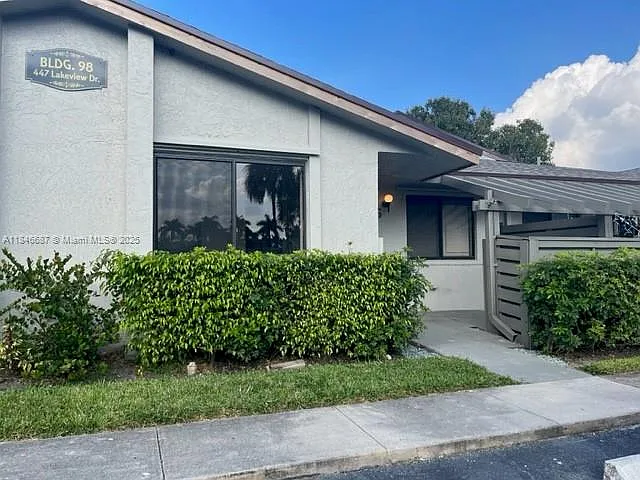 447 Lakeview Dr — Photo 5