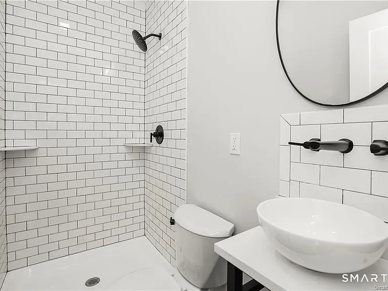 174 Coram Ave #2B — Photo 6