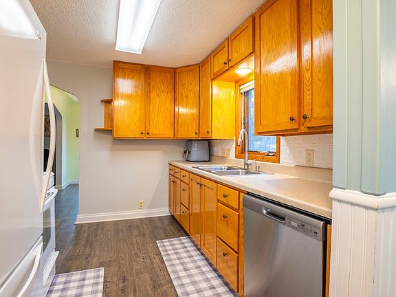 4th image of 409 6th Ave NW