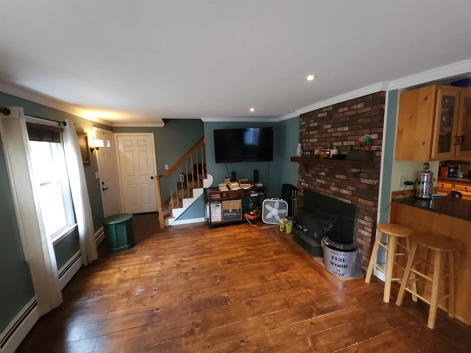 4 bed, 2.0 bath, 3220 sqft, $3,000 — Photo 3
