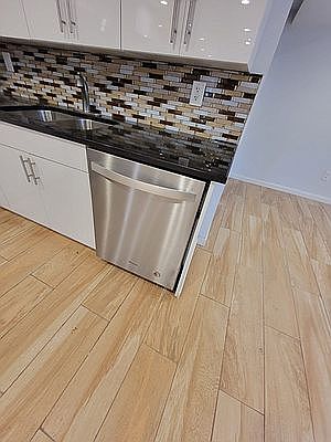 4th image of 3720 Kings Hwy #1