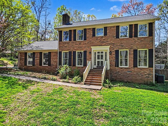 3rd image of 1560 Chatham Ct NW