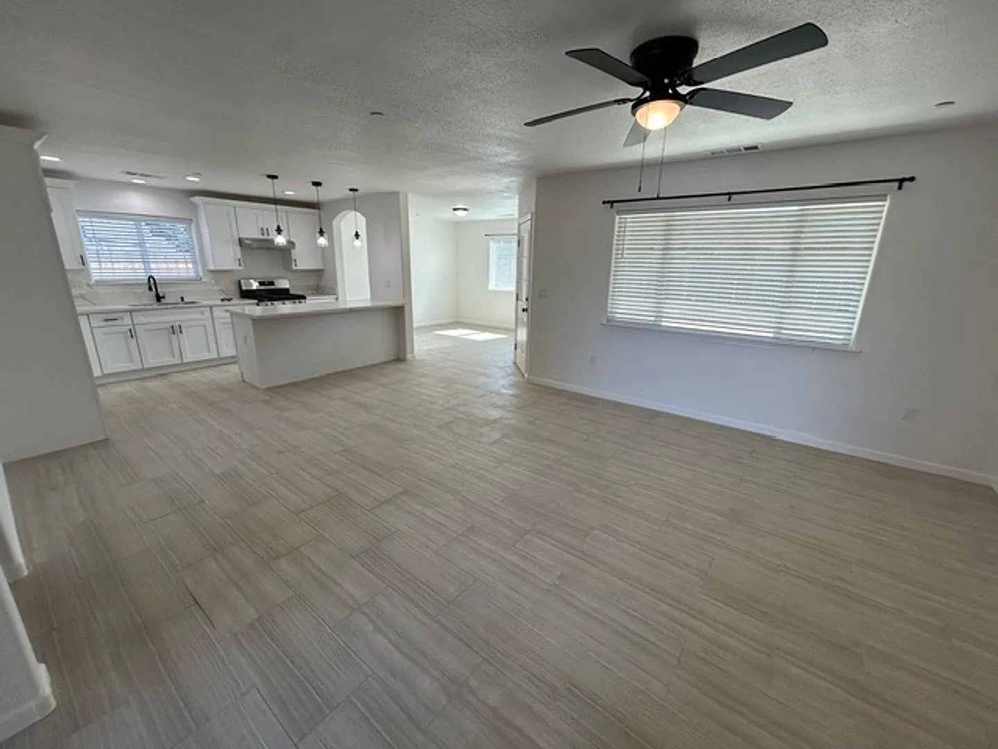 Brand New 3 Bedroom 2 Bathroom Home in Woodlake! — Photo 3