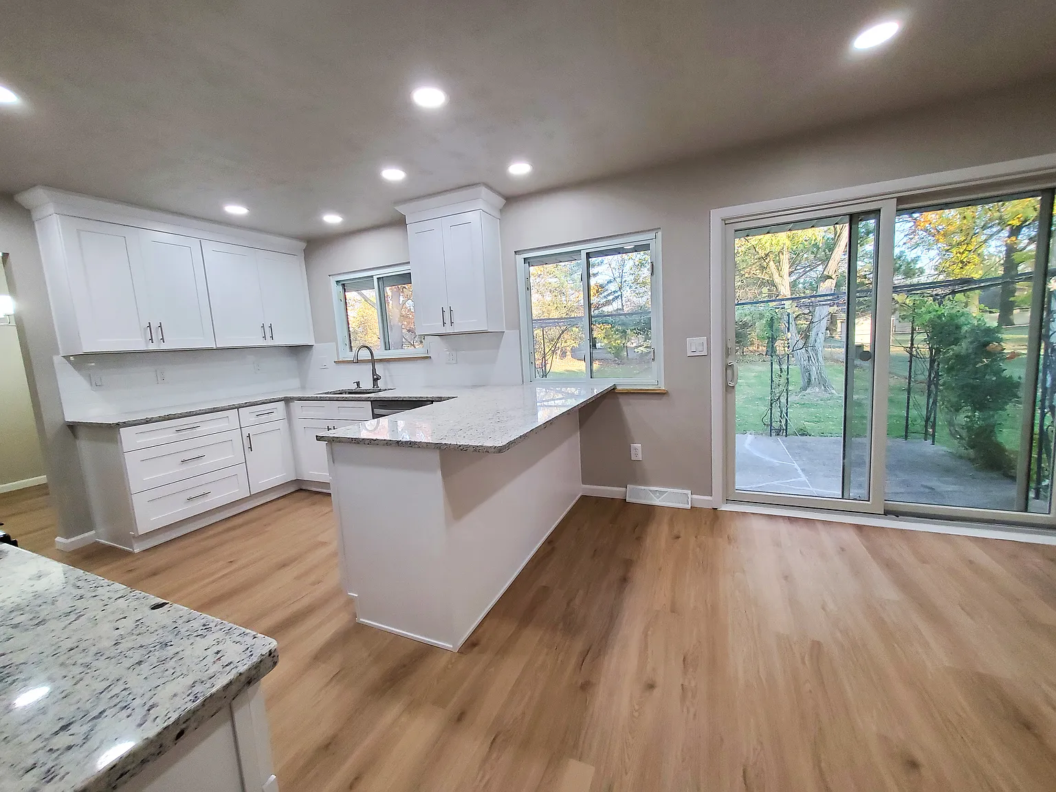 3 bed, 2958 sqft, $3,200 — Photo 3