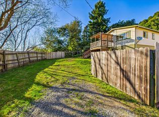 887 Fernbridge Dr, Fortuna, CA 95540