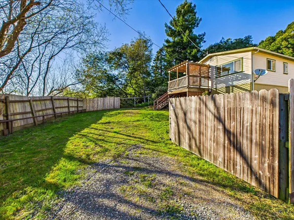 887 Fernbridge Dr, Fortuna, CA 95540