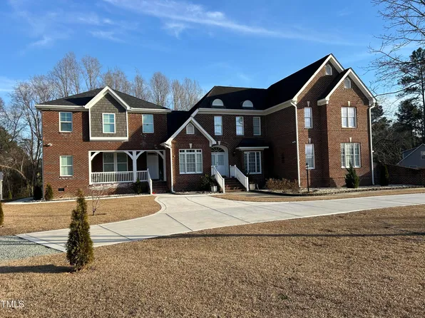 500 Overlake Dr, Raeford, NC 28376