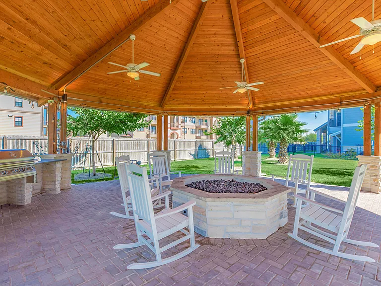 Royal Vista — Photo 14
