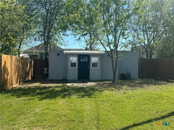 303 W Dallas Ave, Seadrift, TX 77983