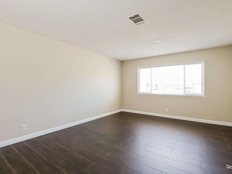 422 Chateau Dr — Photo 14