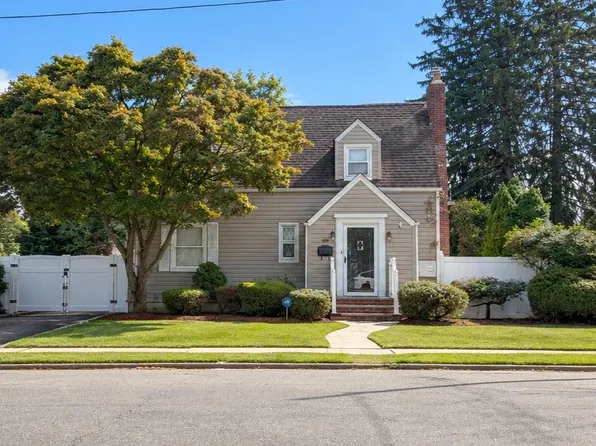 173 2nd Street, Hicksville, NY 11801
