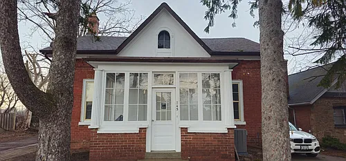 345 Queen St S Photo 1