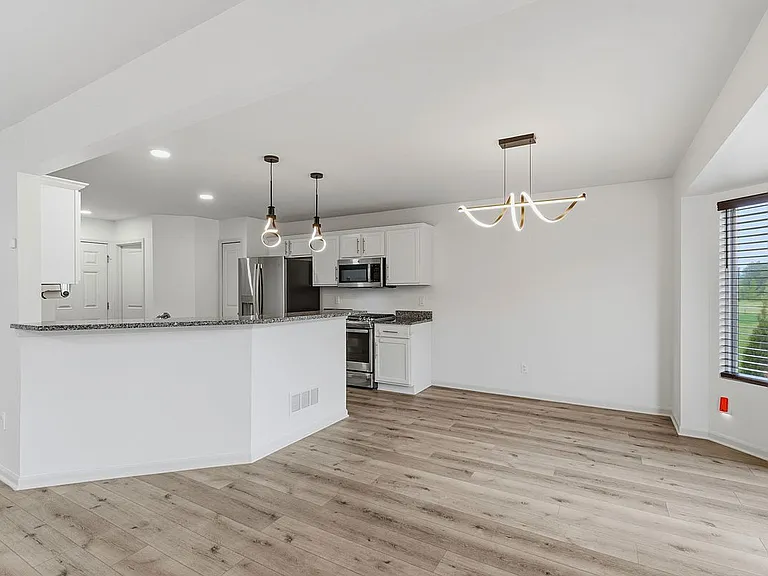 6650 Chandler Dr — Photo 5