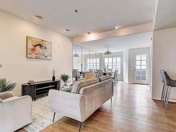 5th image of 10925 Blix St APT 108