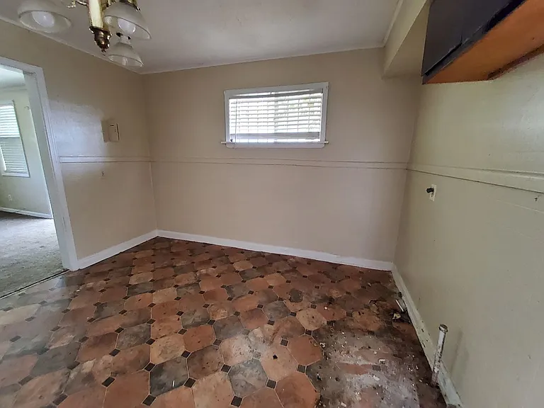 300 Eastview St — Photo 4