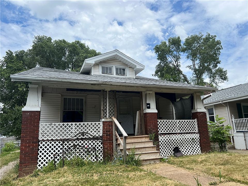 2nd image of 1426 E Locust St
