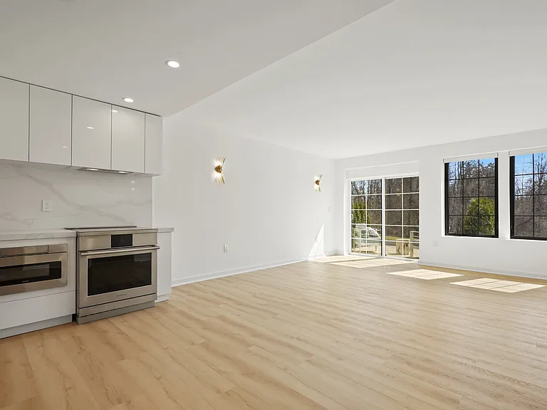 1188 King St #103 — Photo 15