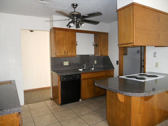 3rd image of 6703 SW Chaucer Dr