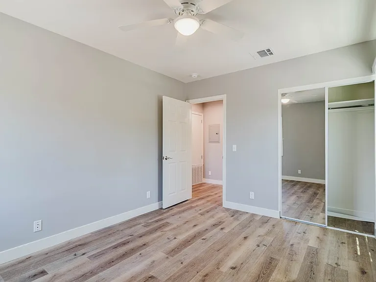 3000 W Victory Blvd #200 — Photo 17