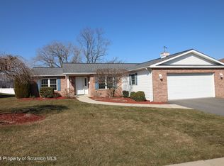 607 E Swinick Dr, Dunmore, PA 18512