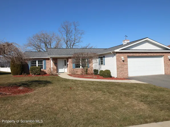 607 E Swinick Dr, Dunmore, PA 18512