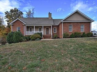 128 Coby Ln, Johnson City, TN 37615